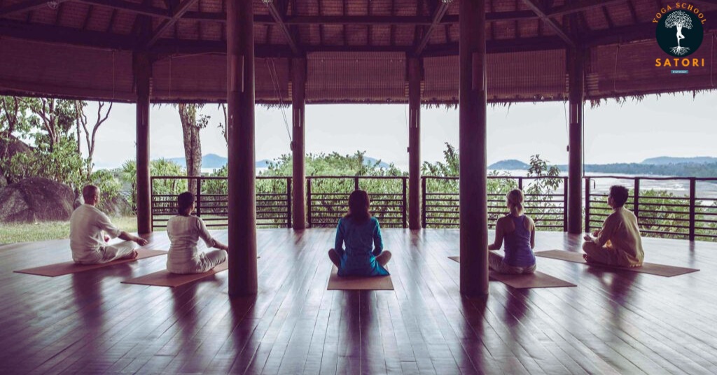 Exploring the Philosophy of Yoga in Retreats