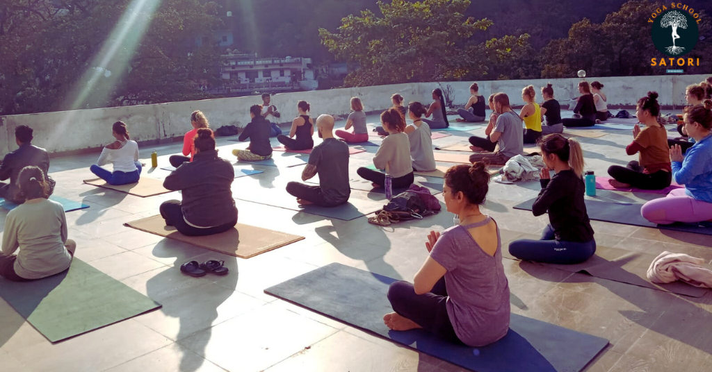 Exploring the Philosophy of Yoga in Retreats